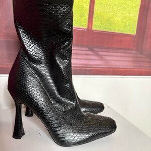 Azalea Wang Chic Black Faux Leather Snakeskin Embossed Heeled Boots sz 11